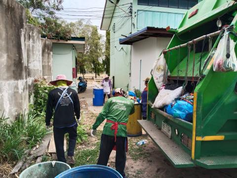 จัดเก็บขยะภายในวัดนิคมเขต