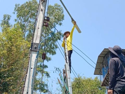 ซ่อมแซมไฟฟ้าส่องสว่าง