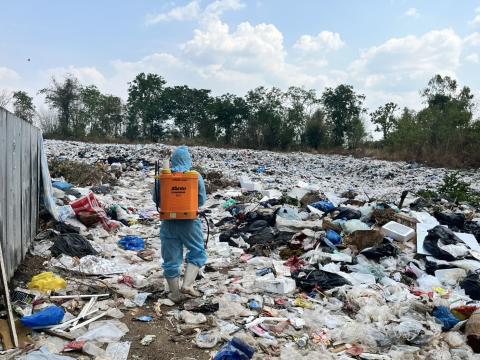 ดำเนินการฉีดพ่นสารเคมีป้องกันกำจัดแมลง