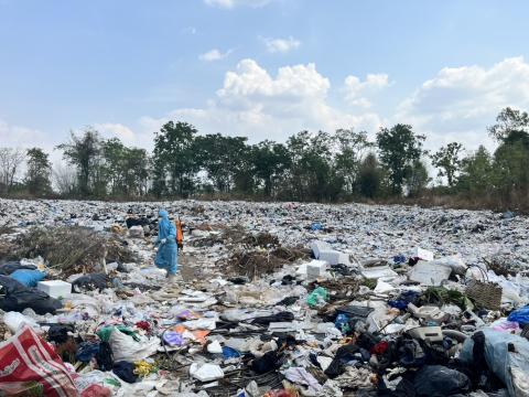 ดำเนินการฉีดพ่นสารเคมีป้องกันกำจัดแมลง