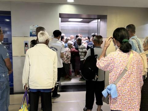 ส่งต่อผู้ป่วยที่มีปัญหาทางด้านสายตาเพื่อเข้ารับการรักษา