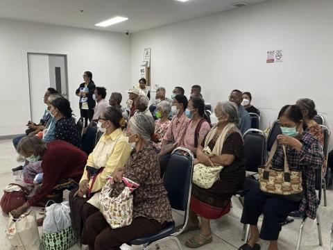 ส่งต่อผู้ป่วยที่มีปัญหาทางด้านสายตาเพื่อเข้ารับการรักษา