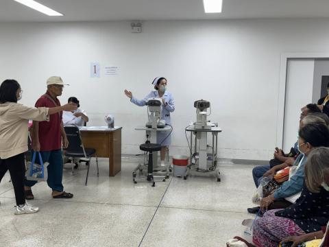 ส่งต่อผู้ป่วยที่มีปัญหาทางด้านสายตาเพื่อเข้ารับการรักษา