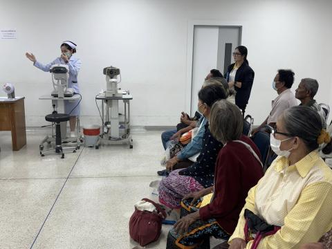 ส่งต่อผู้ป่วยที่มีปัญหาทางด้านสายตาเพื่อเข้ารับการรักษา