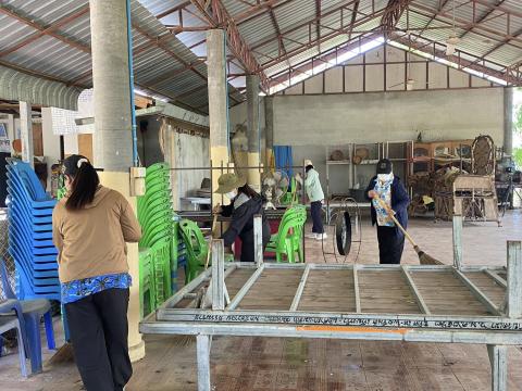 ทำความสะอาดจัดเตรียมสถานที่บริเวรสำนักสงฆ์วัดเขาหลุบ