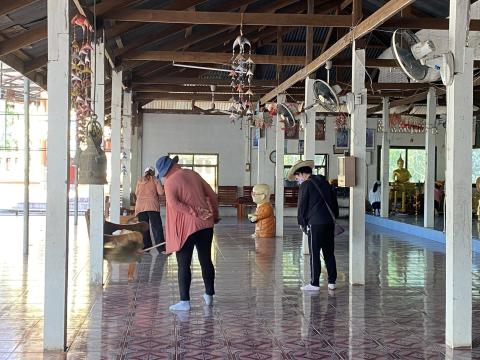 ทำความสะอาดจัดเตรียมสถานที่บริเวรสำนักสงฆ์วัดเขาหลุบ