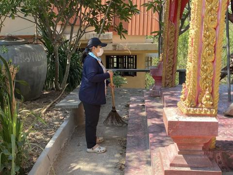 ทำความสะอาดจัดเตรียมสถานที่บริเวรสำนักสงฆ์วัดเขาหลุบ