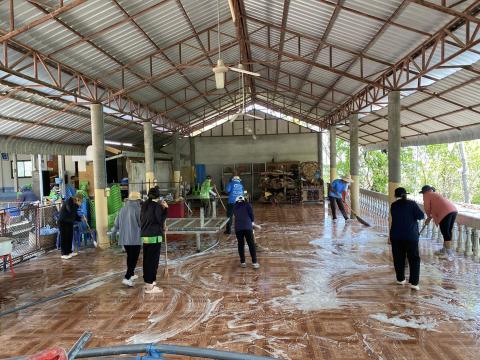 ทำความสะอาดจัดเตรียมสถานที่บริเวรสำนักสงฆ์วัดเขาหลุบ
