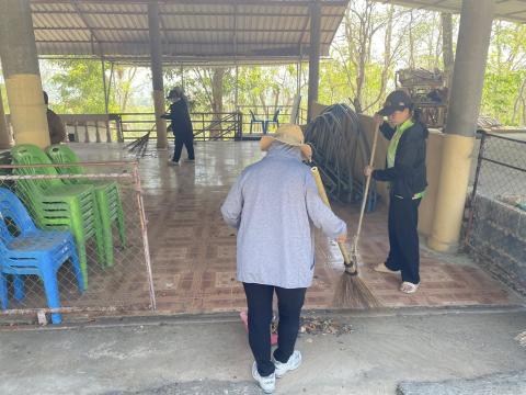 ทำความสะอาดจัดเตรียมสถานที่บริเวรสำนักสงฆ์วัดเขาหลุบ