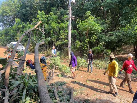 ต้นไม้ล้มกีดขวางการจราจร พื้นที่ หมู่ที่ 3