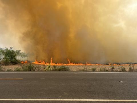 ออกสนับสนุนเหตุไฟลามทุ่งจากเทศบาลตำบลตาจง