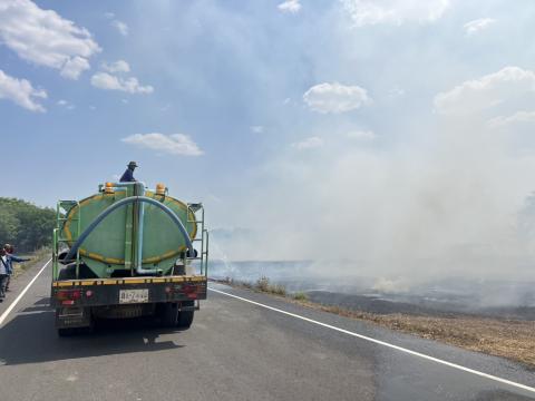 ออกสนับสนุนเหตุไฟลามทุ่งจากเทศบาลตำบลตาจง