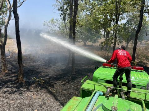 ออกระงับเหตุไฟไหม้ป่าชุมชน