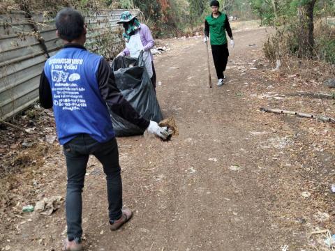 ทำความสะอาดสิ่งแวดล้อมบริเวณบ่อขยะเทศบาลตำบลถาวร