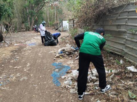 ทำความสะอาดสิ่งแวดล้อมบริเวณบ่อขยะเทศบาลตำบลถาวร