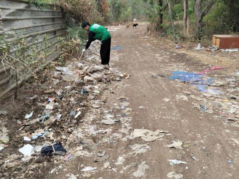 ทำความสะอาดสิ่งแวดล้อมบริเวณบ่อขยะเทศบาลตำบลถาวร