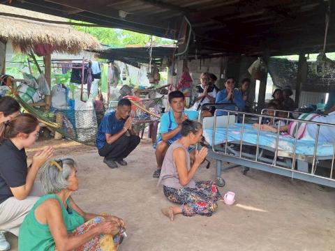 ร่วมส่งมอบเตียงให้กับผู้ป่วยติดเตียง