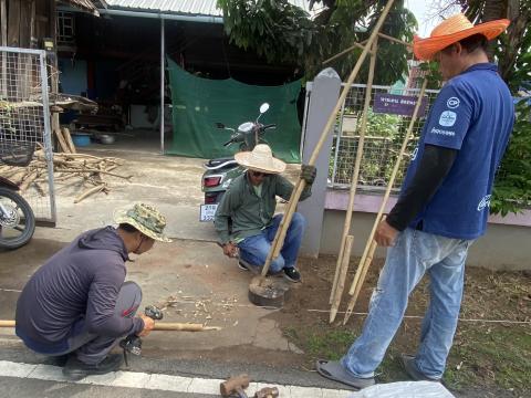 จัดเตรียมตกแต่งสถานที่ บริเวณเส้นทางที่ใช้แห่ขบวนบั้งไฟ