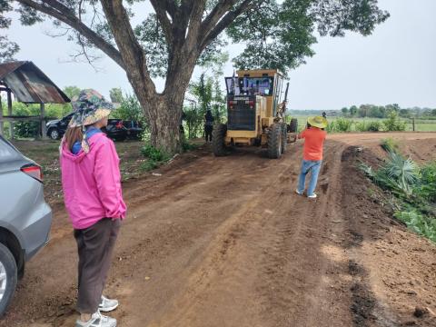 ลงพื้นที่ตรวจสอบการปรับเกรดถนนคลองลาดพริก
