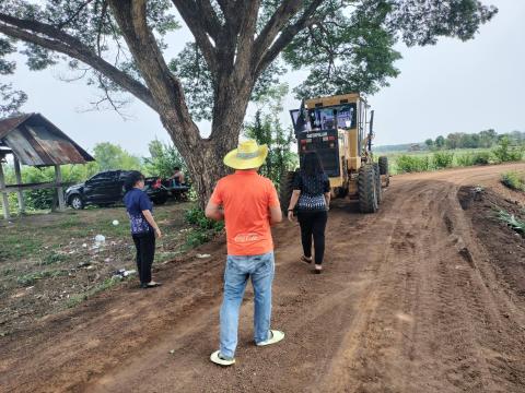 ลงพื้นที่ตรวจสอบการปรับเกรดถนนคลองลาดพริก
