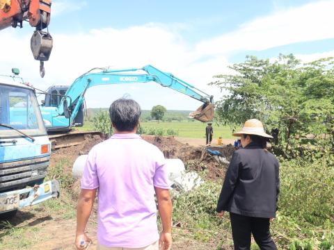 ลงพื้นที่ตรวจสอบโครงการวางท่อระบายน้ำ