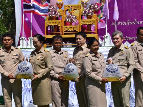 พิธีปล่อยพันธุ์สัตว์น้ำเนื่องในวันเฉลิมพระชนมพรรษา ๔๘ พรรษา