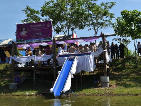 พิธีปล่อยพันธุ์สัตว์น้ำเนื่องในวันเฉลิมพระชนมพรรษา ๔๘ พรรษา