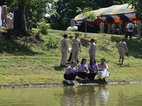 พิธีปล่อยพันธุ์สัตว์น้ำเนื่องในวันเฉลิมพระชนมพรรษา ๔๘ พรรษา