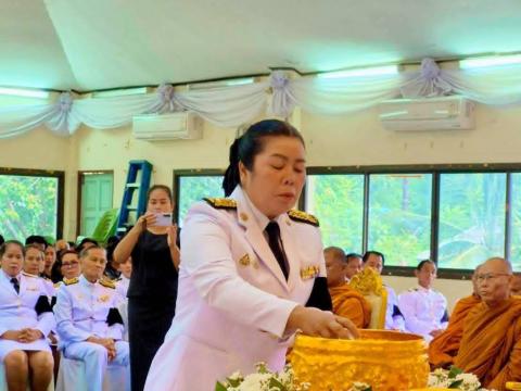 พิธีถวายน้ำสรงพระศพ พิธีลงนามถวายความอาลัย เบื้องหน้าพระรูปฯ