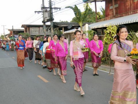 บรรยากาศประเพณีลอยกระทง