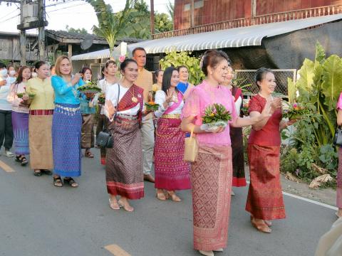 บรรยากาศประเพณีลอยกระทง