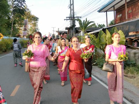 บรรยากาศประเพณีลอยกระทง