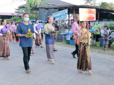 บรรยากาศประเพณีลอยกระทง