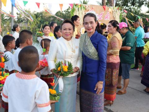 บรรยากาศประเพณีลอยกระทง