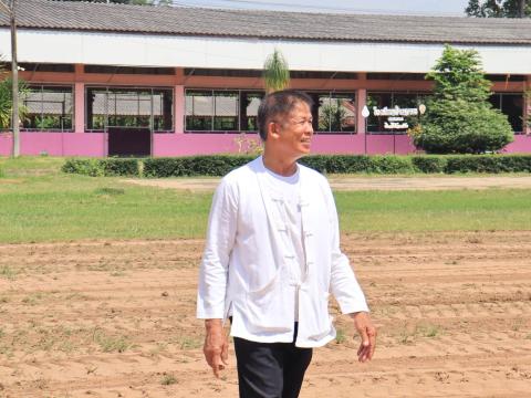 ตรวจเยี่ยมความคืบหน้าการปรับปรุงสนามฟุตบอลโรงเรียนบ้านถาวร