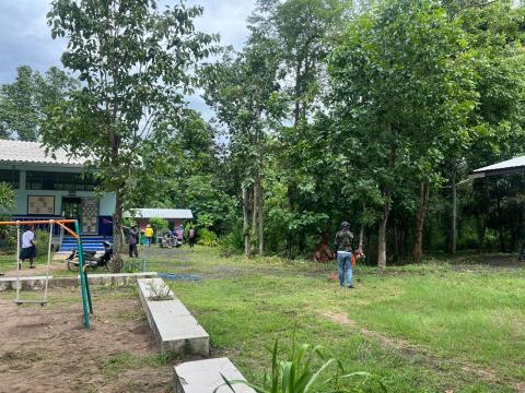 ออกพัฒนาพื้นที่โดยรอบหมู่ที่ 10 และโรงเรียนบ้านโคกสำราญหินลาดพัฒนา