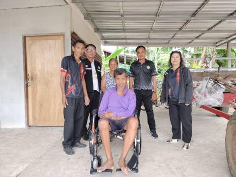 มอบรถเข็นนังสำหรับคนพิการ