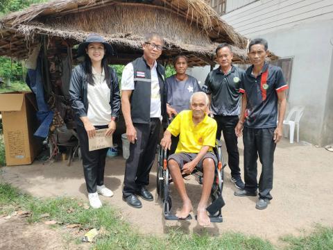 มอบรถเข็นนังสำหรับคนพิการ