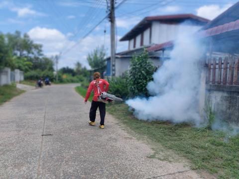 พ่นหมอกควันกำจัดยุงลาย พาหะนำโรคไข้เลือดออก