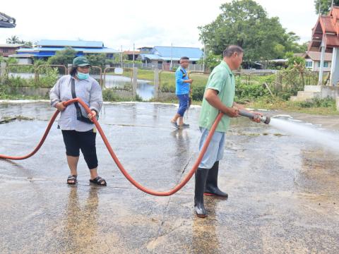 ลงพื้นที่ดำเนินการทำความสะอาดและจัดระเบียบพื้นที่ตลาดลานค้าชุมชน