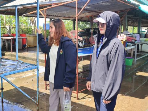 ลงพื้นที่ดำเนินการทำความสะอาดและจัดระเบียบพื้นที่ตลาดลานค้าชุมชน