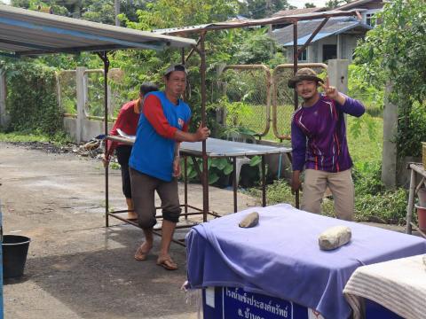 ลงพื้นที่ดำเนินการทำความสะอาดและจัดระเบียบพื้นที่ตลาดลานค้าชุมชน