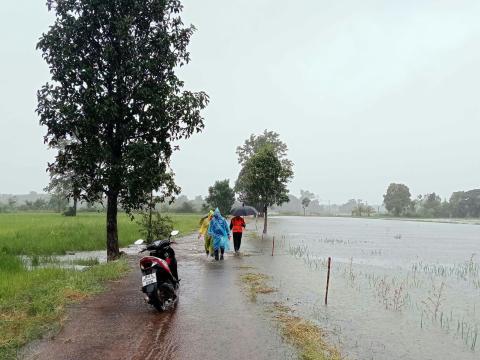 ลงพื้นที่ตรวจสอบความเรียบร้อยและติดตามสถานการณ์น้ำท่วมขัง