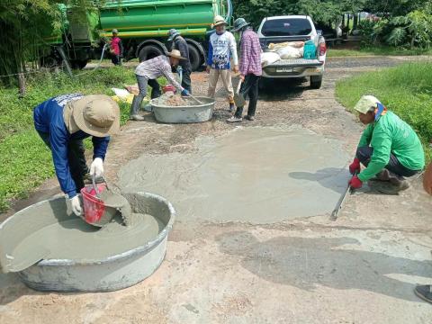 งพื้นที่ดำเนินการซ่อมแซมถนนที่ชำรุดในพื้นที่