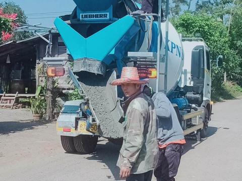 ซ่อมแซมถนนชำรุดในพื้นที่ตำบลถาวร