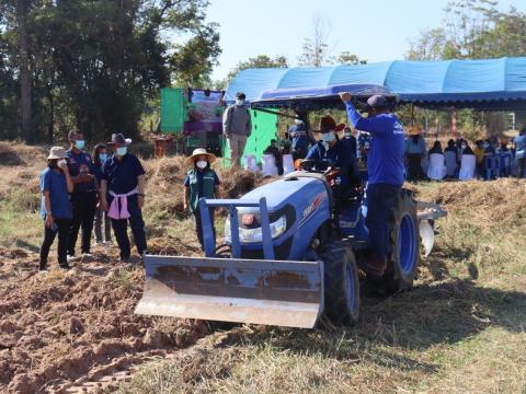 โครงการไถกลบตอซังข้าวและสาธิตการปลูกพืชบำรุงดิน ประจำปีงบประมาณ 2565 งานส่งเสริมการเกษตร สำนักปลัด