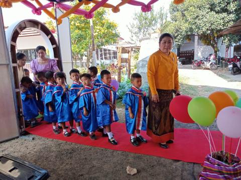 พิธีมอบวุฒิบัตรยุวบัณฑิต ศูนย์พัฒนาเด็กเล็กเทศบาลตำบลถาวร ประจำปีการศึกษา 2565