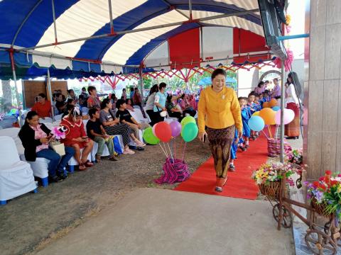 พิธีมอบวุฒิบัตรยุวบัณฑิต ศูนย์พัฒนาเด็กเล็กเทศบาลตำบลถาวร ประจำปีการศึกษา 2565