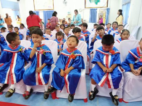 พิธีมอบวุฒิบัตรยุวบัณฑิต ศูนย์พัฒนาเด็กเล็กเทศบาลตำบลถาวร ประจำปีการศึกษา 2565