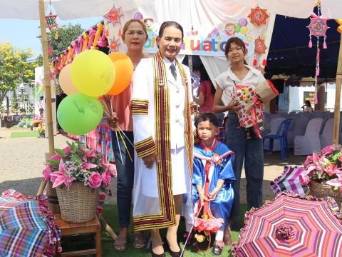 พิธีมอบวุฒิบัตรยุวบัณฑิต ศูนย์พัฒนาเด็กเล็กเทศบาลตำบลถาวร ประจำปีการศึกษา 2565